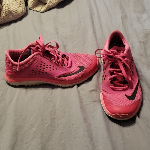 Womens Nike - Picture 2 of 3